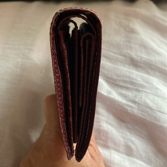 Burberry bifold leather wallet with some fabric plaid inside in GUC - Picture 12 of 14